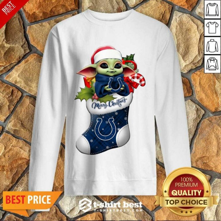 Baby Yoda Hug Indianapolis Colts Ornament Merry Christmas 2020 Sweatshirt - Design By 1tees.com