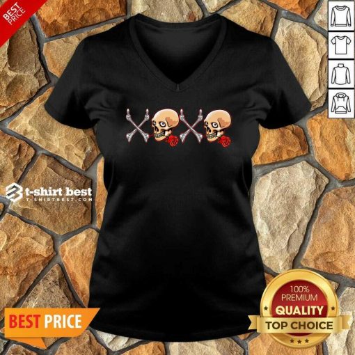 Xoxo Skull V-neck - Design By 1tees.com