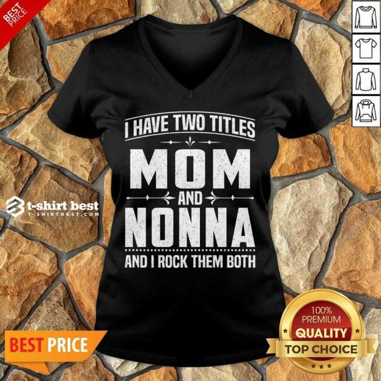 I Have Two Titles Mom And 5 Nonna V-neck - Design by T-shirtbest.com